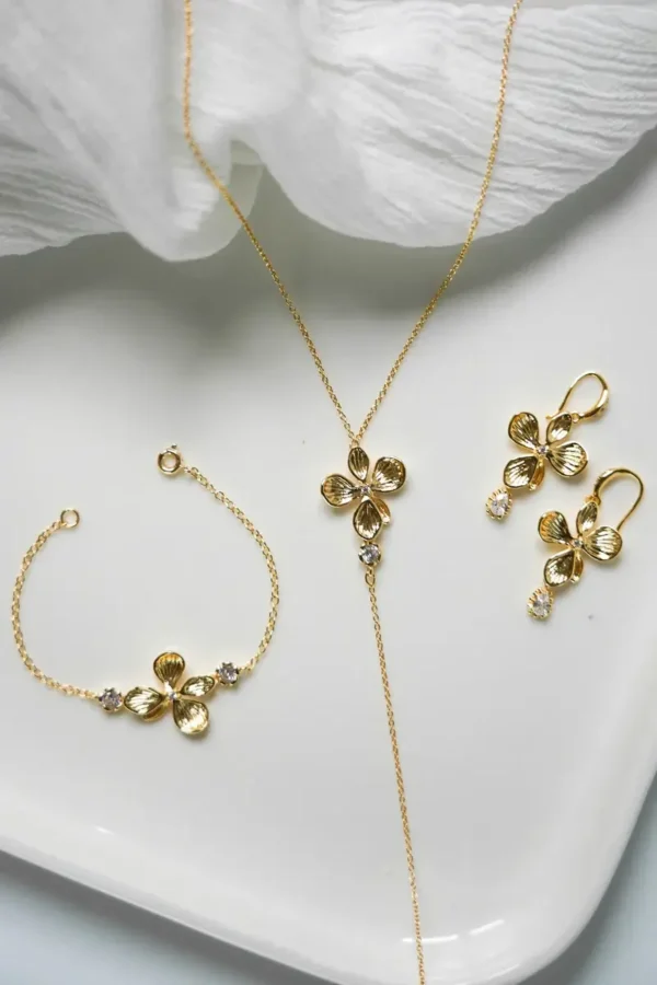 Collier de dos Fleurette